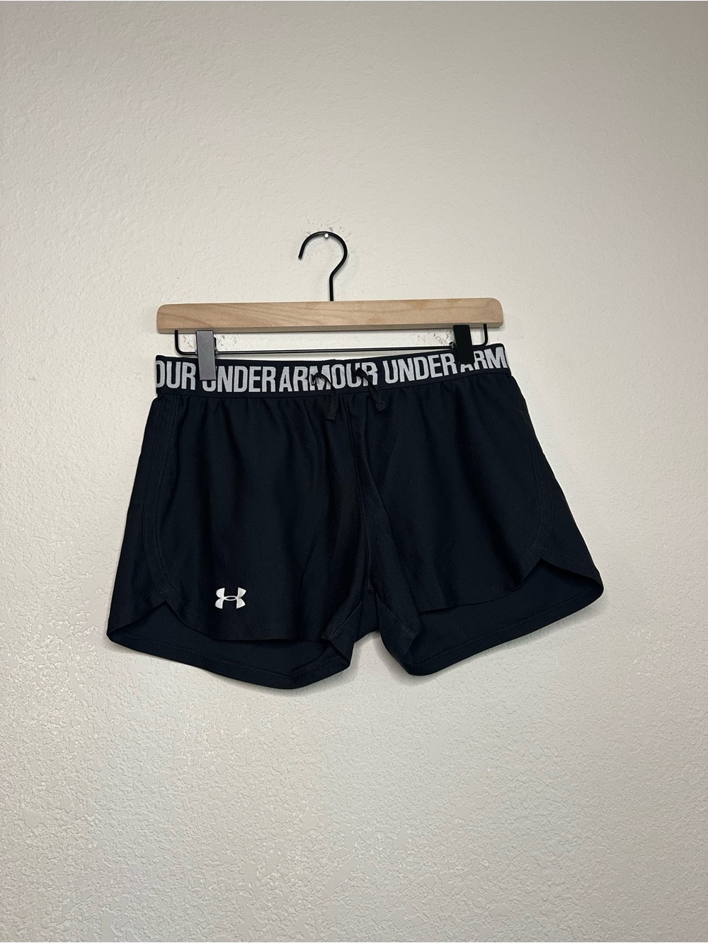 Under Armour Women's Black Athletic Shorts Size Small
